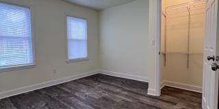 Updated 5BR 3bath house with off street parking! Gallery 24