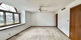 2048 Walnut Street Gallery 13