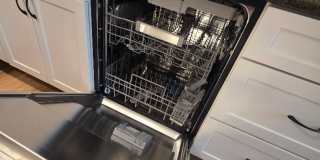 RENOVATED 2BD/1.5 BATH WITH PARKING, LAUNDRY, AND FULL H-VAC WITH MOVE IN SPECIAL!! Gallery 24