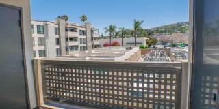 RARE Offering 2BD/2BA Furnished Condo of secured building in highly sought after Boutique Bella Capri building. Gallery 18