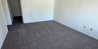 Newly Renovated 2 Bedroom, 1 Bathroom Triplex - South Suburbs Gallery 1