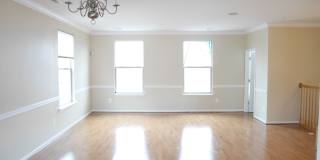 PRIME LOCATION!! 3 Beds, 2.5 Baths in Desirable Albemarle Square Community Gallery 5