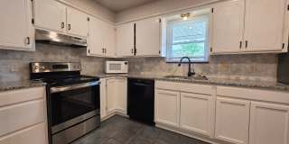 Cute 4 bedroom home in Shawnee Gallery 9