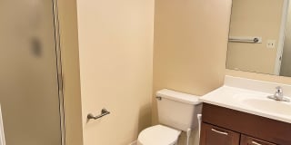 Beautiful 2 bed/2 bath condo in Reston...walk to RESTON TOWN CENTER!! Gallery 10