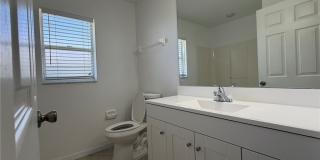 1424 NE 13th Place Gallery 22