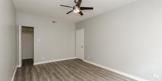 2414 N KILBOURN Avenue Gallery 5