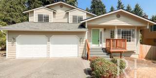 Dramatic Vaulted Ceilings, Renovated Interior & Expansive Silverdale Yard Gallery 1