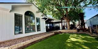 Beautifully updated home IN THE BLUFFS! Gallery 35