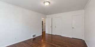 Stunning, Pet Friendly Edwardian 2BR Remodel in Prime location Gallery 22
