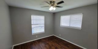 **APPLICATION RECEIVED** *COMING SOON* 2 Bedroom / 1 Bath Home South Side Lions Park! Gallery 10