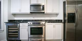 2 Bedroom, 2.5 Bath Walking Distance From the Riverside Trails and Downtown! Gallery 3