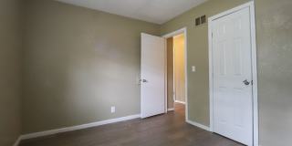 Midtown 3 Bedroom Gem! Available Mid/Late August Gallery 11