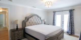 Luxury Annual Rental with Resort-Style Pool on Longboat Key Gallery 18