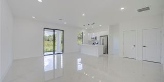 5905 Sunshine Boulevard N Gallery 2