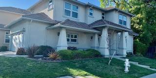 Beautiful 2 Level Home !! Gallery 1