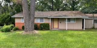 3 Bedroom House Within Walking Distance of SFA Gallery 1