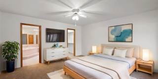 Adorable Townhome, 2 Master Bedroom Suites to Patio Living Gallery 12