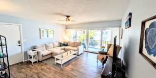 Annual furnished/Seasonal/short term 2 bedroom 1 1/2 bath top floor, renovated condo near Siesta Key! Gallery 4