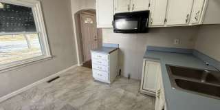 2-BED, 1 BATH BEAUTIFUL SINGLE- FAMILY HOME IN MAPLE HEIGHTS! Gallery 1