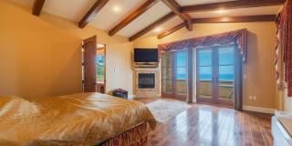 Gorgeous 5 Bedroom Home with sweeping views and pool Gallery 24