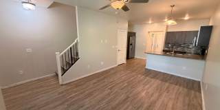 Spacious 3 Bedroom, 2.5 Bath Phoenix Townhome with *New Floors* + *NEW* Paint! Gallery 4