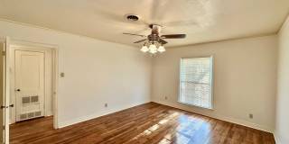 If You’ve Been Looking for Cozy, This Might Be It | 2/1 Pre-Leasing For 8/1 Gallery 4