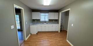 MOVE IN SPECIAL! HALF OFF FIRST MONTH!! Gallery 13