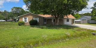 4 Bedroom house with bonus room and large yard. Gallery 1