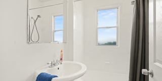 Bright, Clean 3 bed/1 bath- Move In Ready Gallery 10