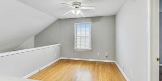 Single-family home in Kennesaw, GA near KSU, Town Center and Woodstock. Gallery 32