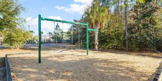 Spacious 3 Bedroom Townhouse with Community Pool! Gallery 45