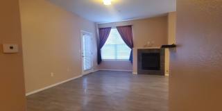 Spacious 2B/2B Main Level Condo With Garage NOW AVAILABLE Gallery 14