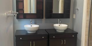 Vanderbilt Place - Wonderful Location 3 bedrooms/3 1/2 baths Gallery 7