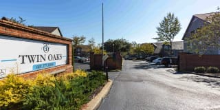 Twin Oaks Gallery 27