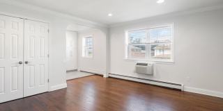 48 Roseland Avenue Gallery 19