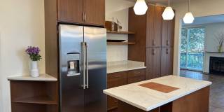 *DREAM LOCATION* 6BR Completely Renovated Duplex Gallery 11