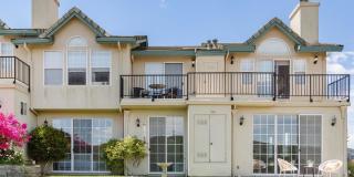 Stunning Remodeled 2BR/2BA Garage Laundry Fireplace Gallery 1