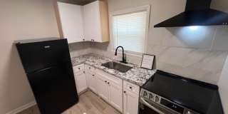 Charming, Fully Renovated 2‑Bedroom in West Columbia Gallery 1