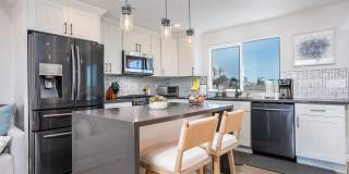 Beautiful 3 bed 2.5 baths "fully furnished" townhouse in the charming neighborhood of University Heights. Gallery 14