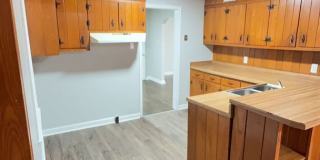 Beautifully Updated 4 bedroom 2 bath Gallery 9