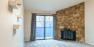 Bright and Welcoming Condo in Aurora! Gallery 1