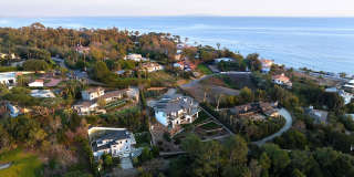 4 Bed, 5 bath home with stunning ocean views located in Malibu hills Gallery 54