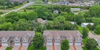Charming 3BR Townhome in Lincoln Gallery 27