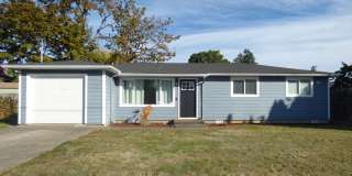 3 Bedroom 1 Bathroom House off Center St Gallery 1