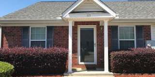 555 Edgecliff Lane Gallery 1