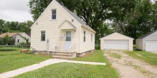 Charming 2BR Home On Spacious Lot With Garage And Shed Gallery 1