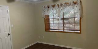 3 bed upstairs condo in Norman, community pool and plenty of parking! Gallery 8