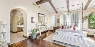 16 Shore Walk Gallery 23