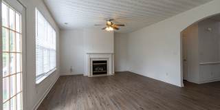 Beautifully maintained 4 bedroom, 2.5 bathroom home for rent in South Chesapeake! Gallery 19