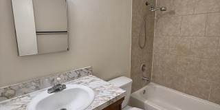 Spacious 2 bedroom/1 Bathroom End Unit Upstairs Condo. Gallery 13